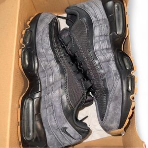 Nike Men's Black and Gray Sneakers